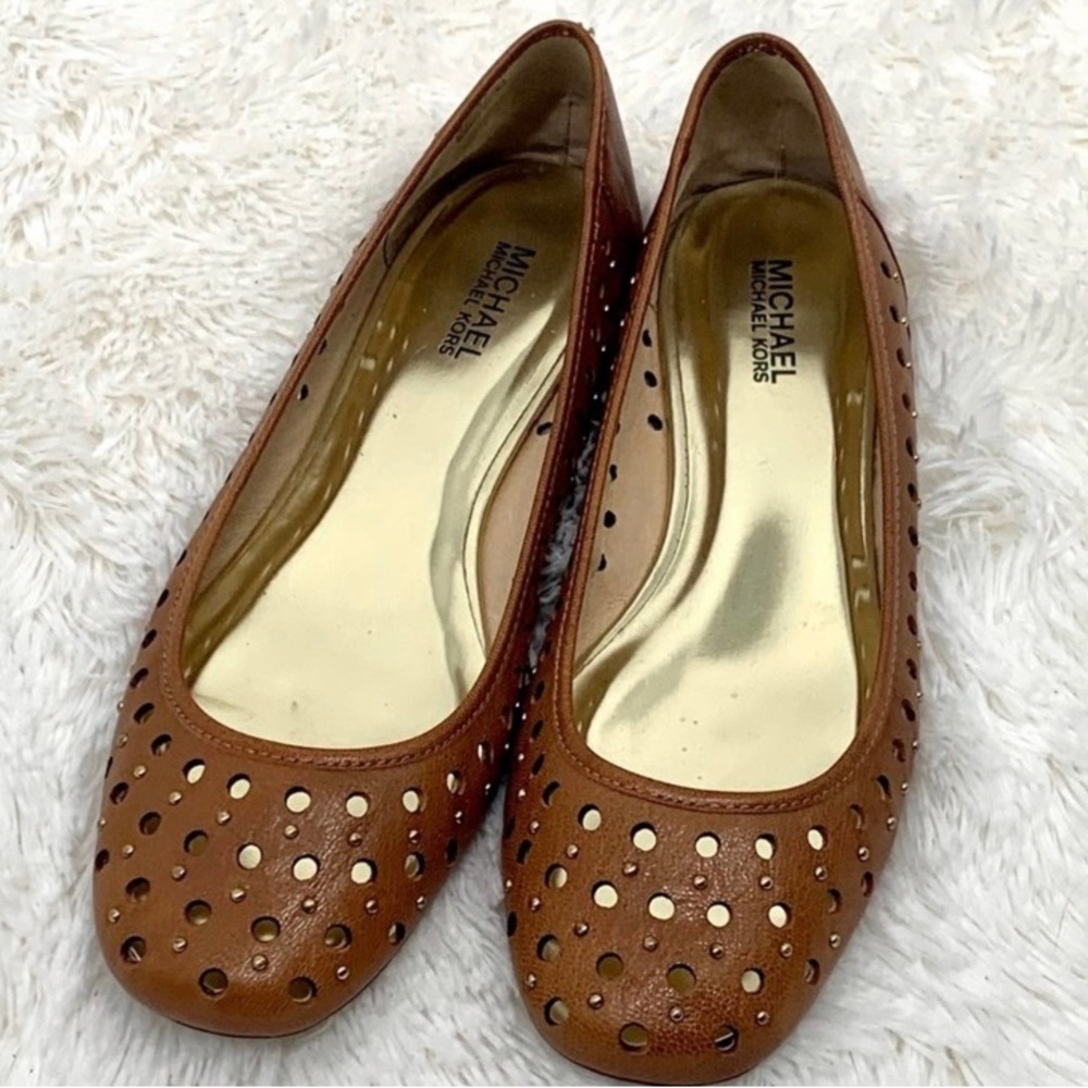 Michael Kors Slip on shoes. These shoes are in great shape. Size 10m
